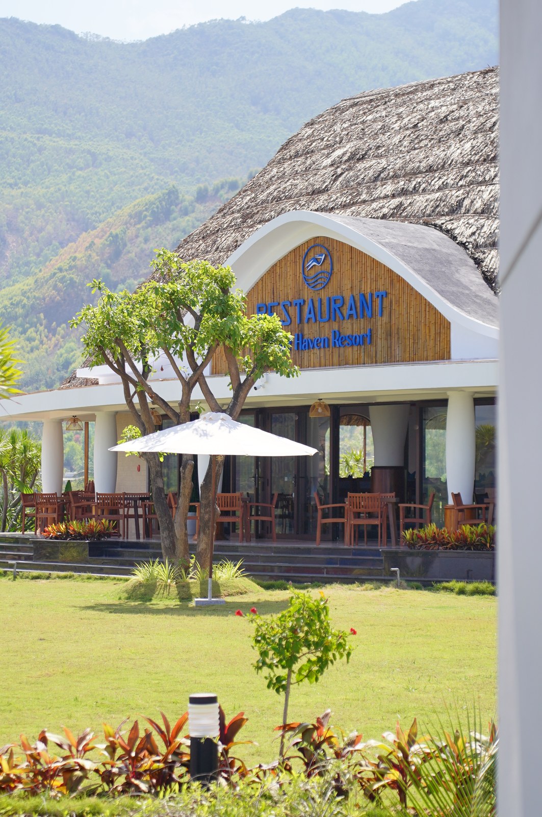 Signature Sunset Lounge & Trà Chiều