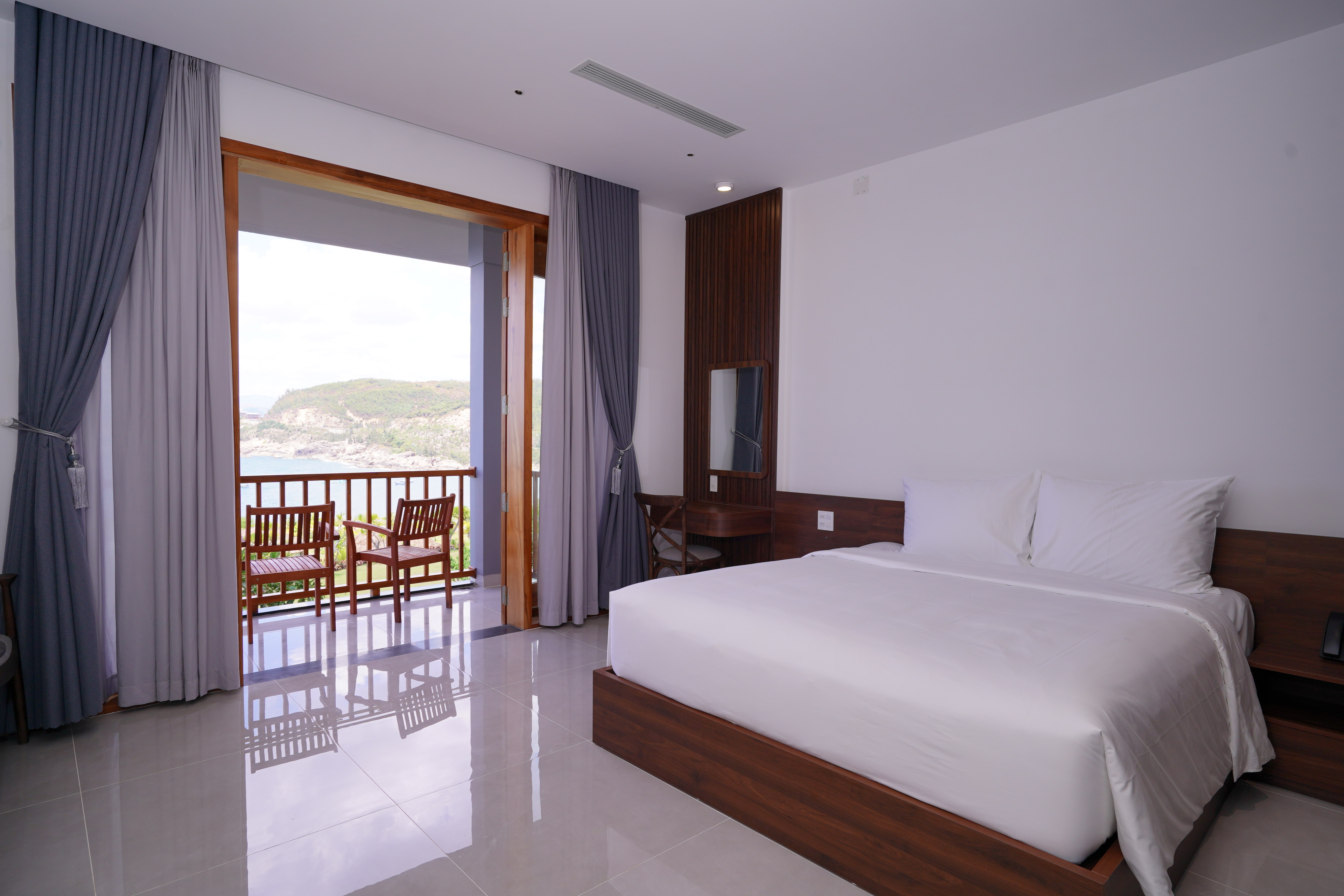 Hilltop Duplex – Ocean & Mountain View (Double bed) 40m²